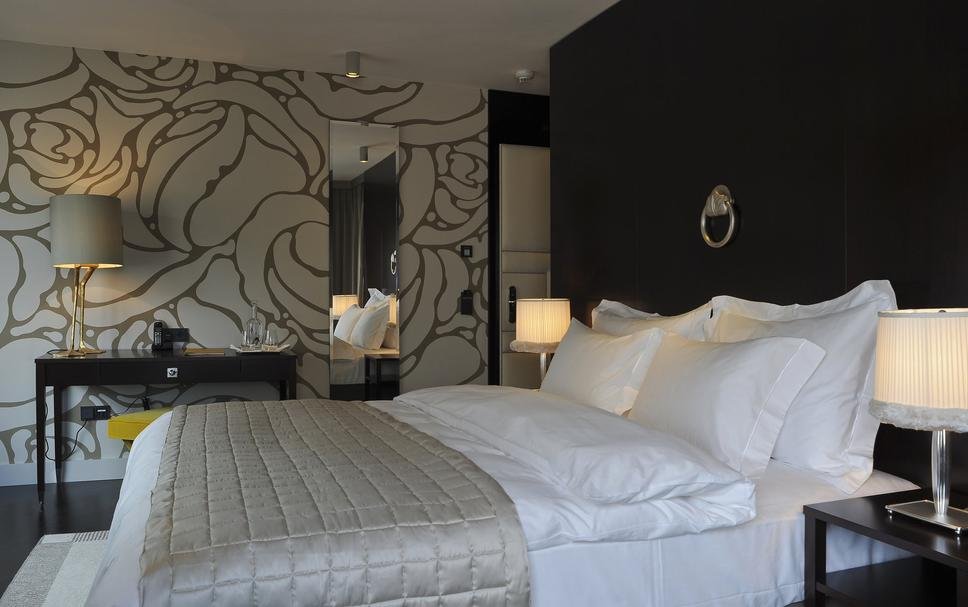 A spacious luxury room at Hotel Topazz & Lamée, designed with wide clearance and accessible features, perfect for booking an accessible winter travel trip.